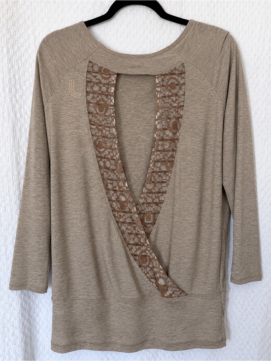 Tops - Lolë Open Back Yoga Top Small Greige Long Sleeve Stretch Athleisure Activewear